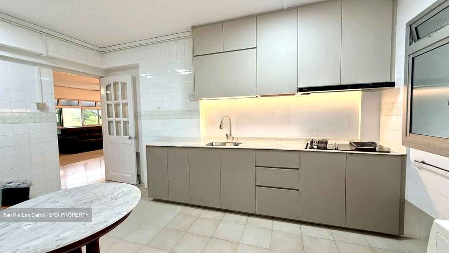Blk 647 Pasir Ris Drive 10 (Pasir Ris), HDB Executive #588303401